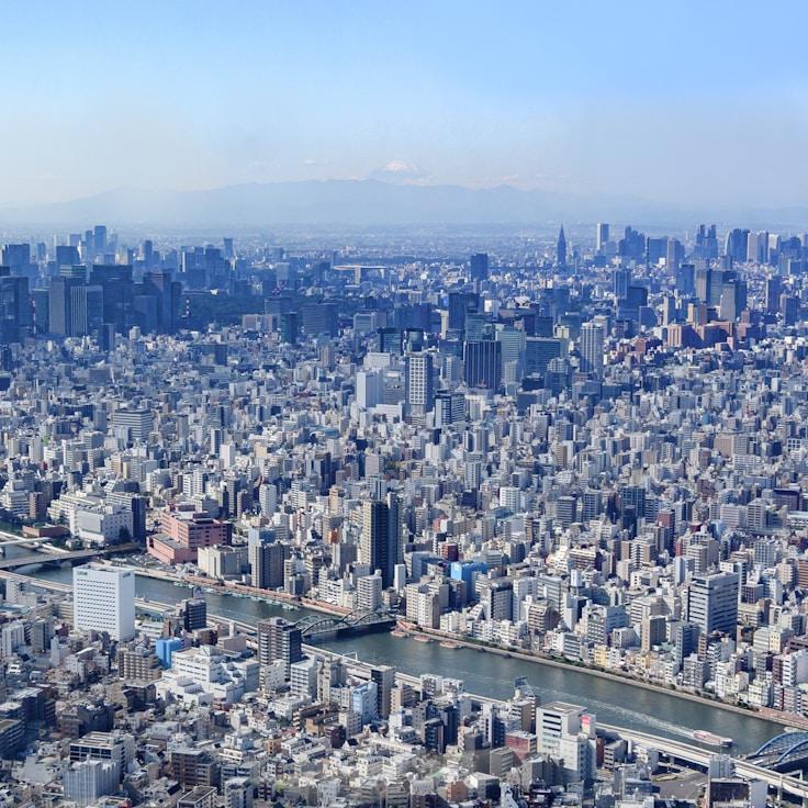 Parents evaluating schools in Netherlands